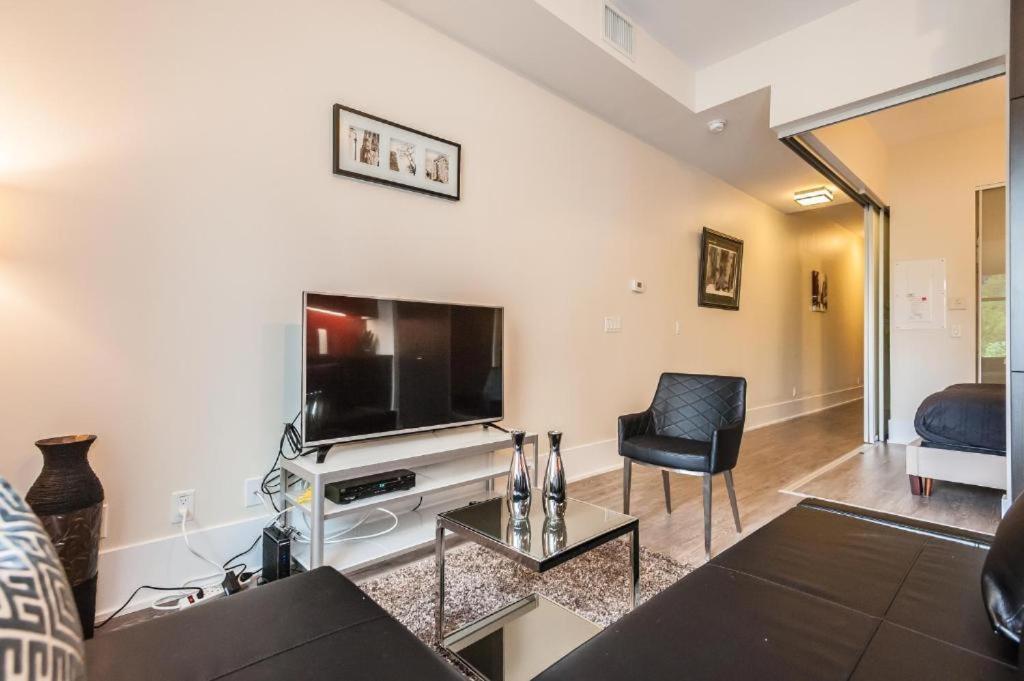 Skyline Suites - Walk To Mtcc, Acc, Rogers Centre & Entertainment District Торонто Экстерьер фото