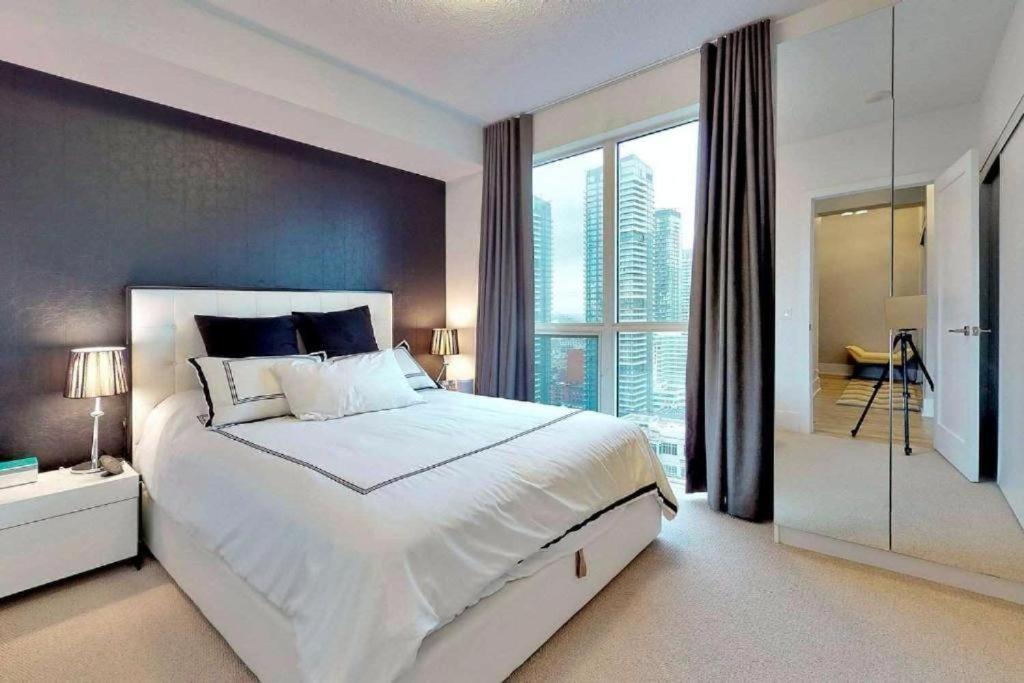 Skyline Suites - Walk To Mtcc, Acc, Rogers Centre & Entertainment District Торонто Экстерьер фото