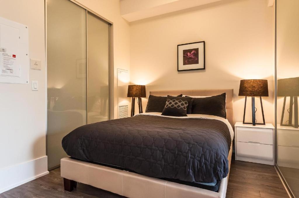 Skyline Suites - Walk To Mtcc, Acc, Rogers Centre & Entertainment District Торонто Экстерьер фото