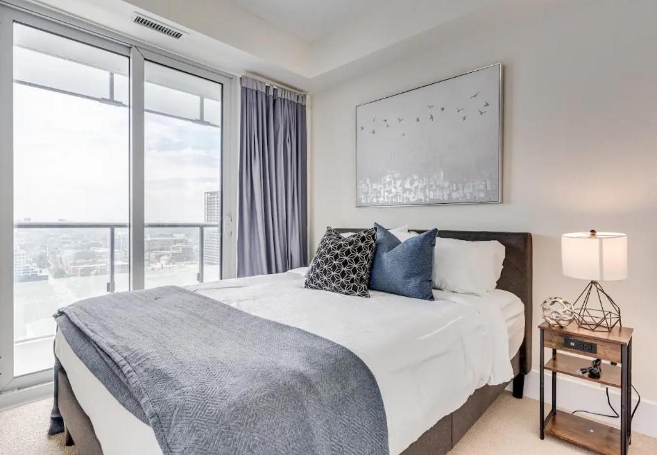 Skyline Suites - Walk To Mtcc, Acc, Rogers Centre & Entertainment District Торонто Экстерьер фото