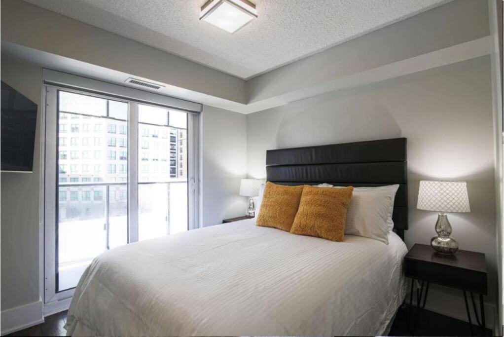 Skyline Suites - Walk To Mtcc, Acc, Rogers Centre & Entertainment District Торонто Экстерьер фото