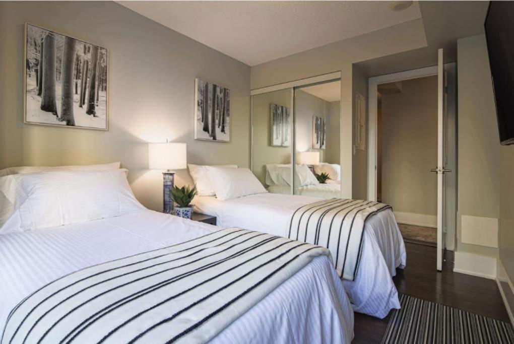 Skyline Suites - Walk To Mtcc, Acc, Rogers Centre & Entertainment District Торонто Экстерьер фото