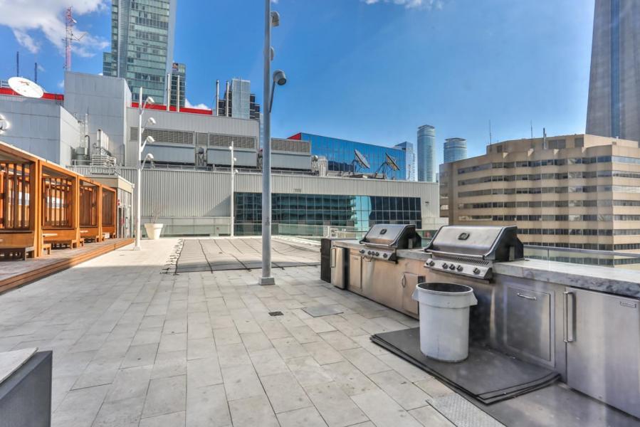 Skyline Suites - Walk To Mtcc, Acc, Rogers Centre & Entertainment District Торонто Экстерьер фото