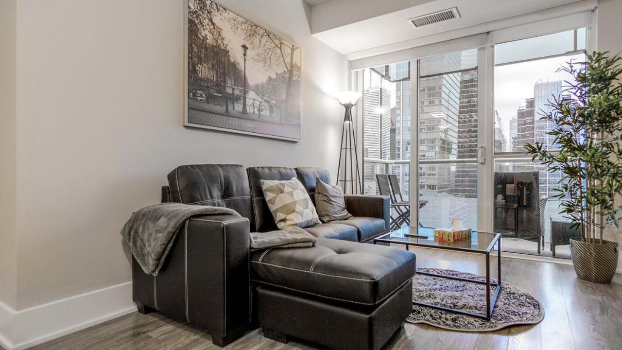 Skyline Suites - Walk To Mtcc, Acc, Rogers Centre & Entertainment District Торонто Экстерьер фото