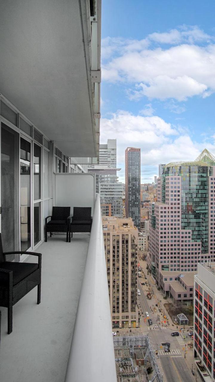 Skyline Suites - Walk To Mtcc, Acc, Rogers Centre & Entertainment District Торонто Экстерьер фото