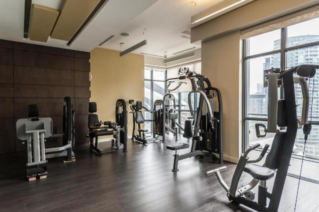 Skyline Suites - Walk To Mtcc, Acc, Rogers Centre & Entertainment District Торонто Экстерьер фото