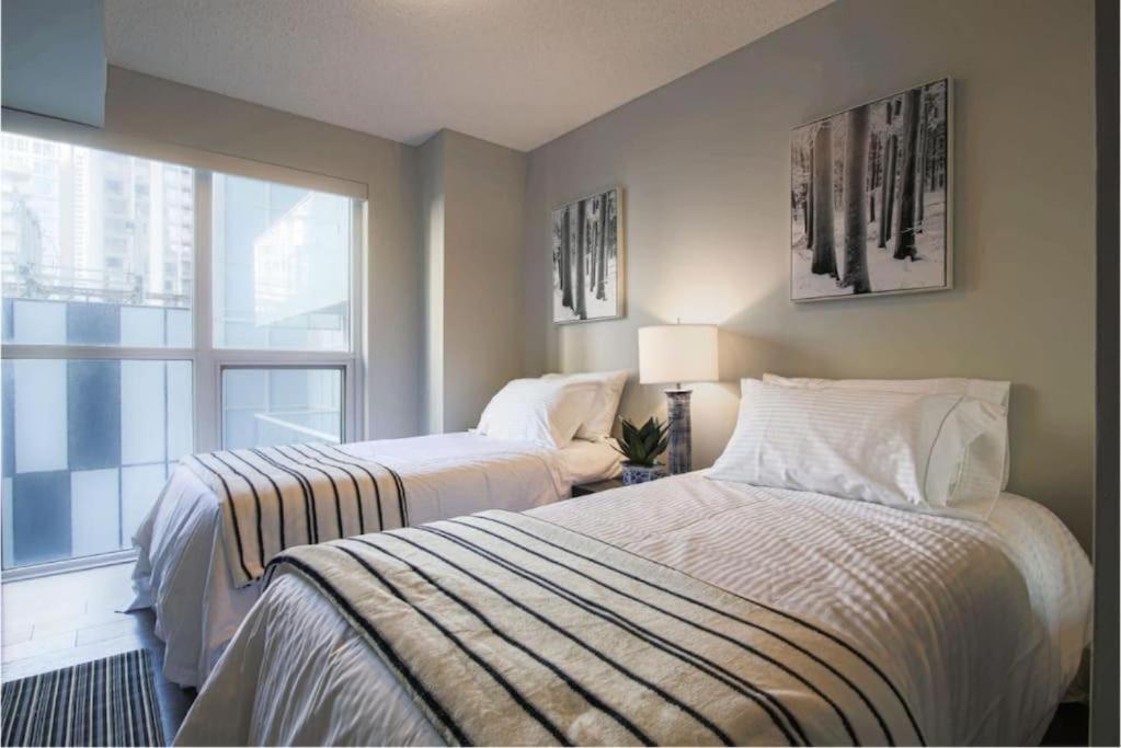 Skyline Suites - Walk To Mtcc, Acc, Rogers Centre & Entertainment District Торонто Экстерьер фото